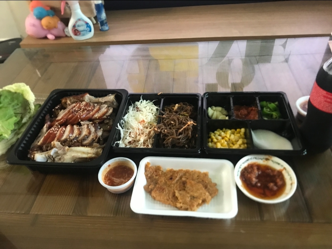 장충 왕족발 보쌈